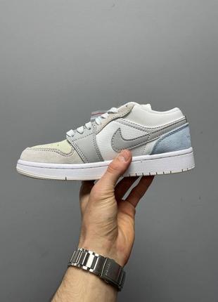 Прекрасные кроссовки nike air jordan 1 low paris молочные с бежевым серым и голубым10 фото