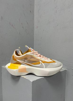 Стильні жіночі легкі кросівки nike vista lite se grey yellow white сірі з помаранчевим кольорові