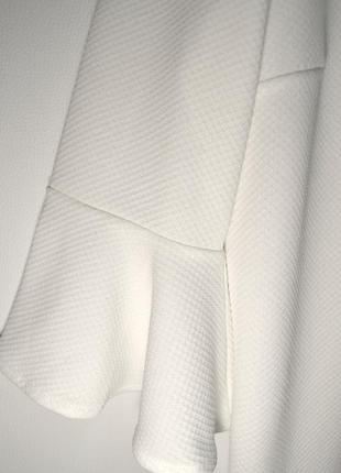 Стильная белая блуза с расклешенным рукавом next4 фото