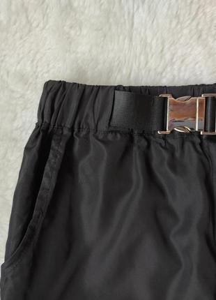 Чорні спортивні штани легкі карго з поясом манжетами вирізами на ногах maniere de voir7 фото