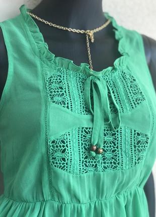 Дуже гарна блузка без рукавів у смарагдовому кольорі