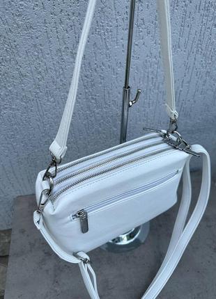 Белая, удобная сумочка+длинный регулируемый ремешок.2 фото