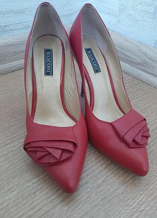 Шкіряні червоні туфлі basconi, 36 р