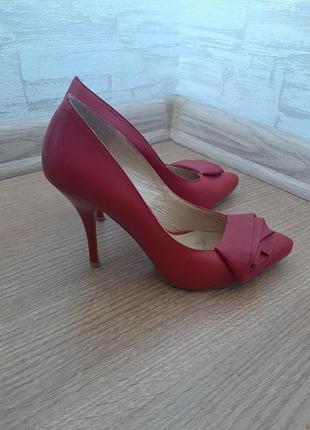Кожаные красные туфли basconi, 36 р5 фото