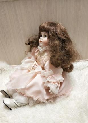 Красива порцелянова лялька leonardo collection
