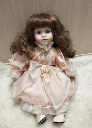 Красива порцелянова лялька leonardo collection