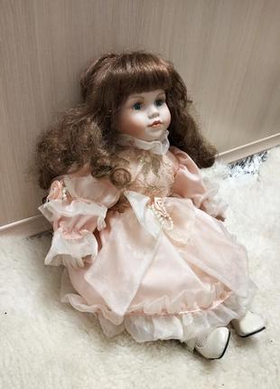 Красива порцелянова лялька leonardo collection