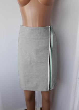 Стильная юбка футляр с лампасой.1 фото