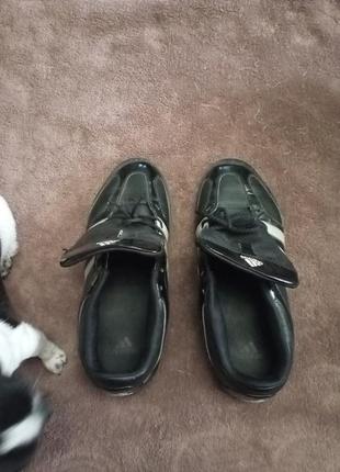 Продам кросівки adidas