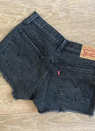 Базовые джинсовые шорты levi’s 501 черного цвета3 фото