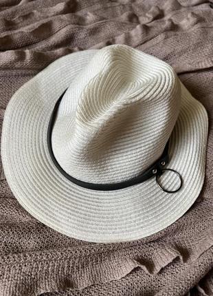 Літній капелюшок guess