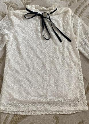 Мереживна блуза з оксамитовими завязками3 фото