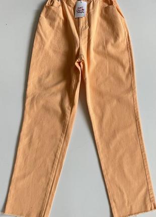 Яркие джинсы