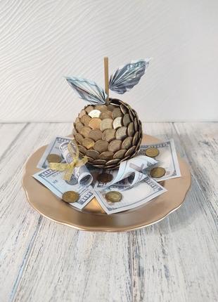 Сувенир статуэтка яблоко с монетами на золотой тарелке с долларами мал ручная работа