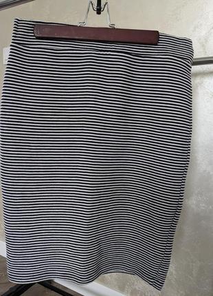 Женская трикотажная юбка карандаш в полоску размер 16
