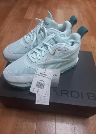 Продам новые кожаные кроссовки reebok (7.5)