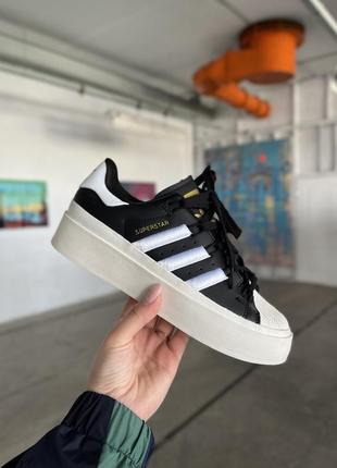 Шикарные женские кроссовки на платформе adidas superstar bonega black чёрные с белым3 фото