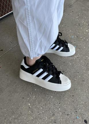 Шикарные женские кроссовки на платформе adidas superstar bonega black чёрные с белым4 фото