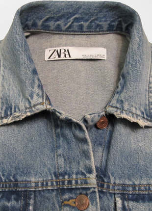 Zarа джинсовая куртка оверсайз с потертостями и разрывами4 фото