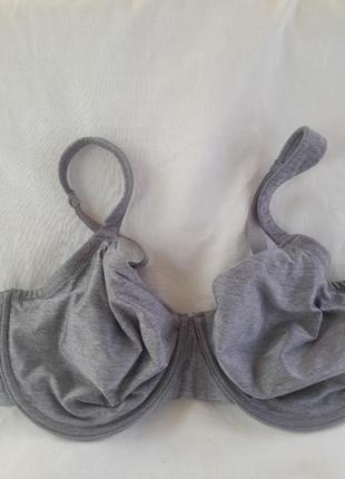 Бюстгальтер без поролону.