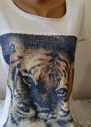 Футболка с "тигрой". 46 размер.