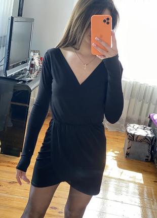 Маленьке чорне платтячко