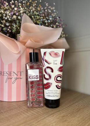 Лосьон для тела 200 мл victoria’s secret just a kiss оригинал3 фото