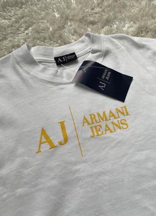 Базовая белая футболка в стиле armani jeans