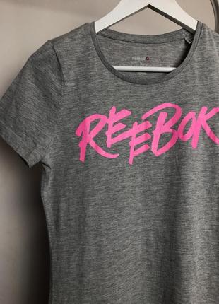 Футболка reebok бавовняна неоновий надпис лого спортивна футболка розмір s бавовна6 фото