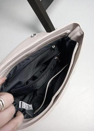 Стильная бежевая сумка клатч, сумка под клапаном с цепочкой, кроссбоди, женская сумка на плечо5 фото