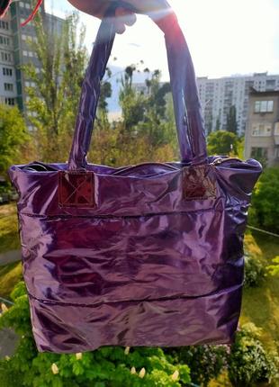 Шикарная фиолетовая сумка металлик с короткими ручками