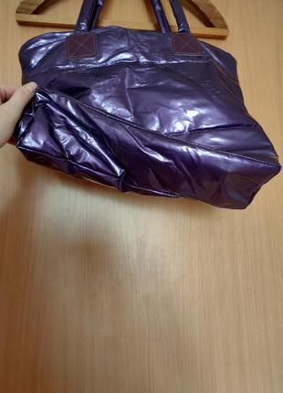 Шикарная фиолетовая сумка металлик с короткими ручками3 фото
