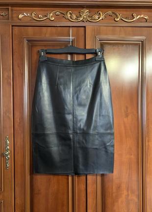 Спідниця із екошкіри пряма приталена нова