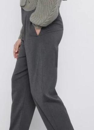 Zara серые брюки с защипами м4 фото