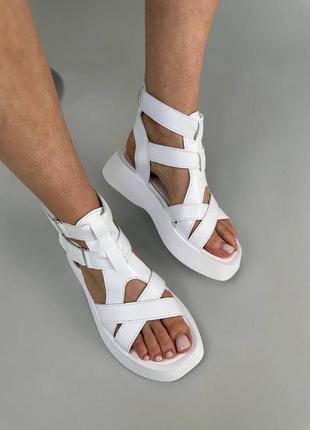 Стильні білі сандалі/босоніжки з пряжкой ременцем жіночі шкіряні/шкіра  літні,жіноче взуття на літо 2023-20241 фото