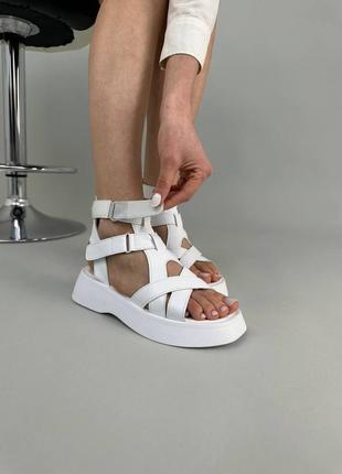 Стильні білі сандалі/босоніжки з пряжкой ременцем жіночі шкіряні/шкіра  літні,жіноче взуття на літо 2023-20249 фото