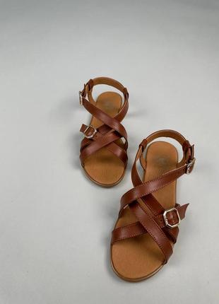 Стильные сандалии/босоножки на плоской подошве без каблуков коричневые/карамель/кемел кожаные/кожа женские - женская обувь на лето8 фото
