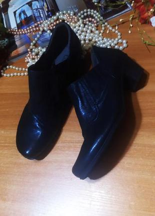 Мегакласні удобні туфлі чорние кожание туфли на каблуке gabor натуральна шкіра 41/42 нові шкіра кожа1 фото