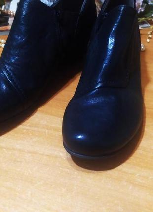 Мега-классные, суточные туфли черные, кожа блестящие туфлы на каблуке gabor натуральная кожа 41/42 новые кожа кожа3 фото