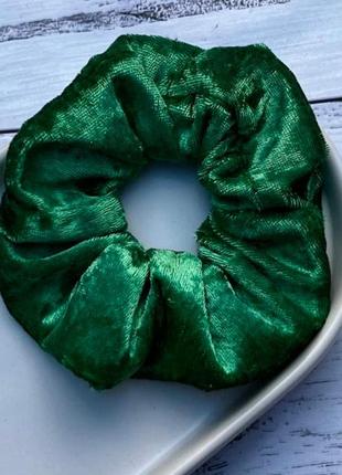 Бархатная зелёная резинка на голову