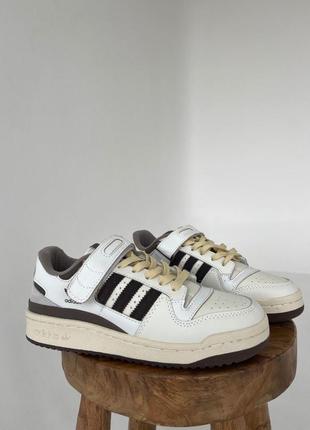 Крутые кроссовки adidas forum 84 white brown молочные с коричневым