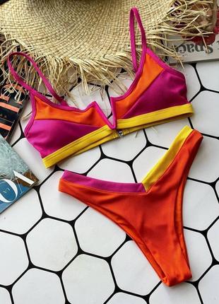 Невероятный и яркий купальник