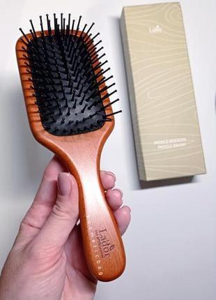 Деревянная расческа для волос lador middle wooden paddle brush3 фото