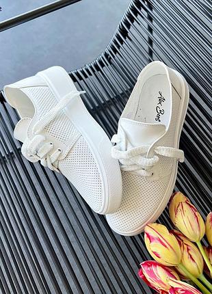 Розпродаж останній розмір суперські якісні кеди кросівки натуральна шкіра з наскрізною перфорацією