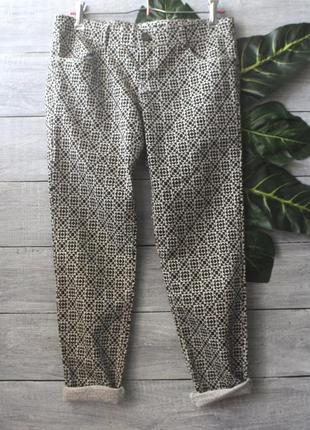 Джинсы в принт stradivarius