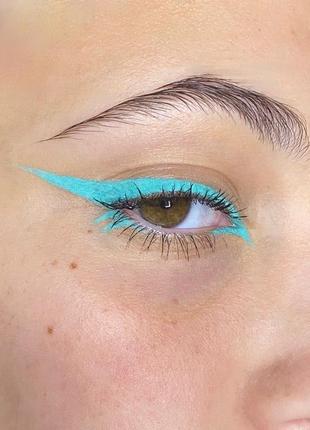 Неоновий бірюзовий олівець неонова підводка для очей l.a. colors neon gel eyeliner1 фото