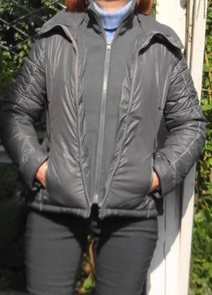 Дания. куртка с 2-мя молниями и высоким горлом.