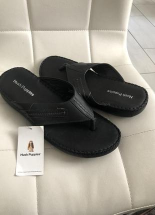 Стильні шльопанці hush puppies