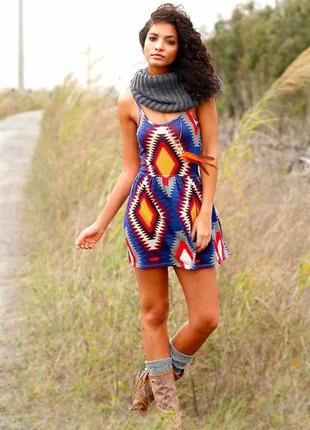 Яркое платье в оригинальный принт