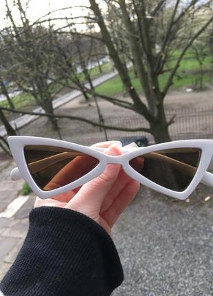 Очки солнцезащитные от солнца солнечные треугольные узкие белые кошачий глаз лисички кошки женские мужские